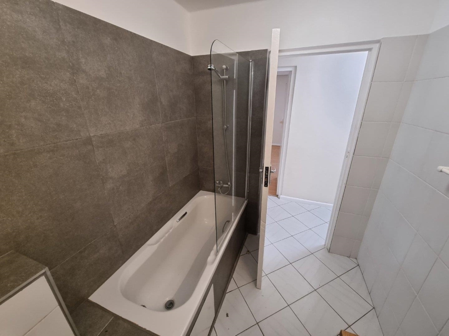 3 Bedroom Property for Sale in Vredehoek Western Cape